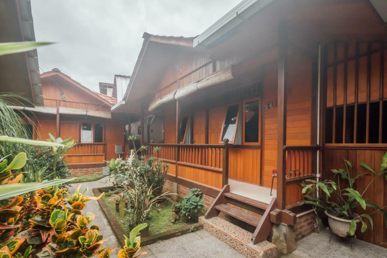 Vaccinated Staff - Oyo 1300 Crecia Guest House Hatu Εξωτερικό φωτογραφία