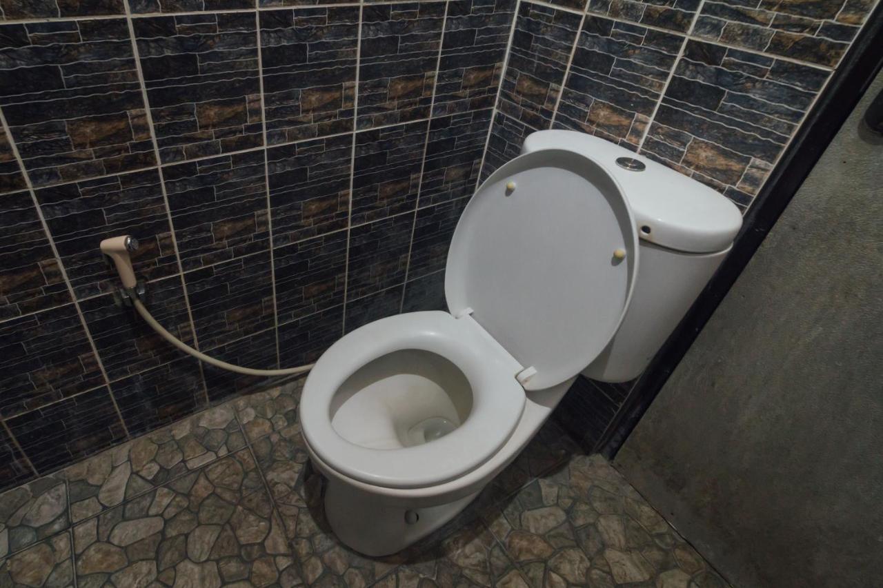 Vaccinated Staff - Oyo 1300 Crecia Guest House Hatu Εξωτερικό φωτογραφία