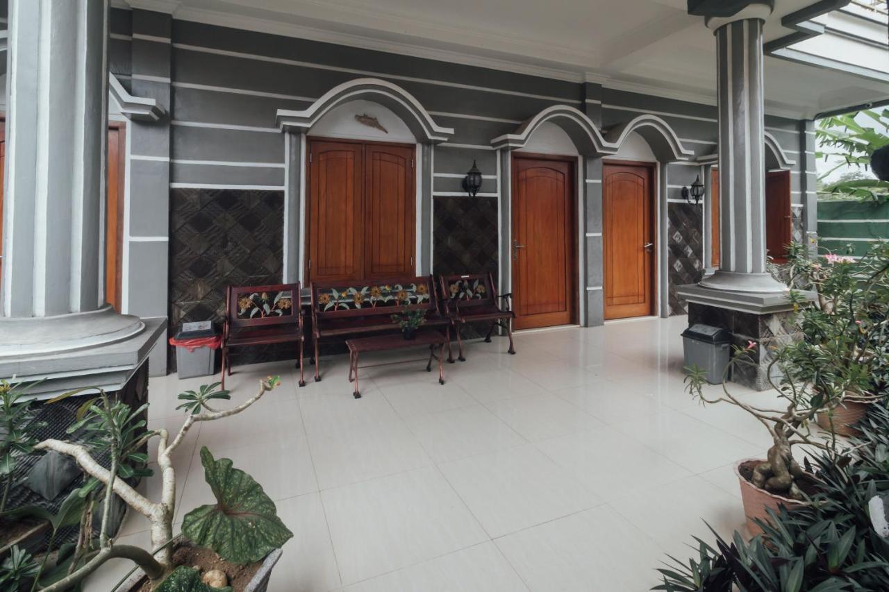 Vaccinated Staff - Oyo 1300 Crecia Guest House Hatu Εξωτερικό φωτογραφία